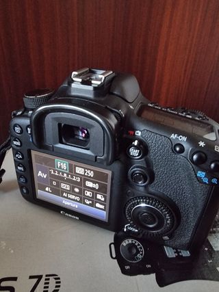 Canon EOS 7D + Obiettivo 18-55mm IS