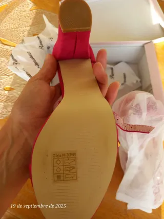 Sandalias Primavera Tachuelas Doradas Rojas