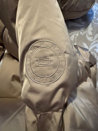 Plumífero largo Tommy Hilfiger beige mujer