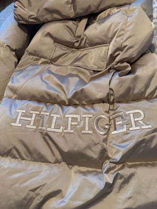 Plumífero largo Tommy Hilfiger beige mujer