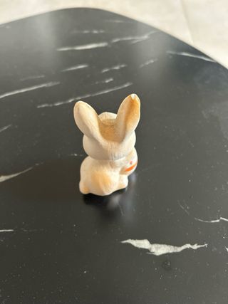 Coniglio e cesto fiori soprammobile