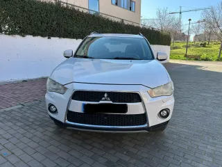 Mitsubishi Outlander 2012