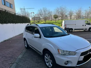Mitsubishi Outlander 2012
