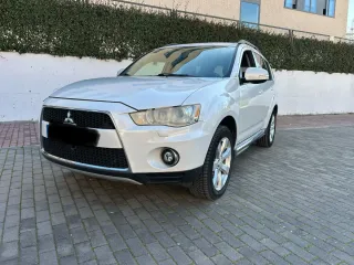 Mitsubishi Outlander 2012
