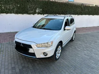 Mitsubishi Outlander 2012