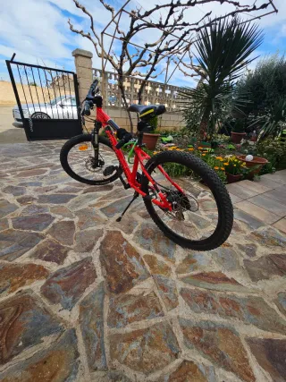 Bicicleta Rockrider Roja para niños 10-12 años