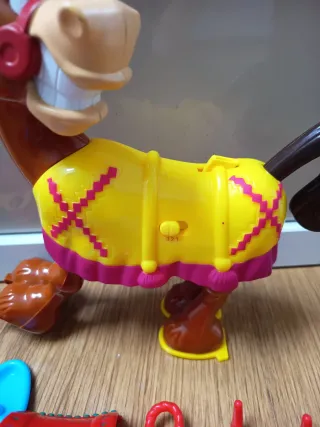 Juego de mesa Tozudo Buckaroo! Hasbro Gaming