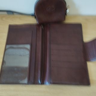 Cartera y monedero de piel marrón