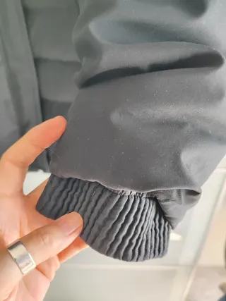 Parka de plumas negra súper calentita