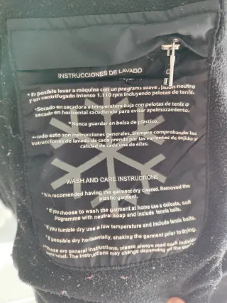 Parka de plumas negra súper calentita