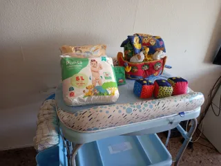 Cambiador Chicco + 51 pañales + juguetes