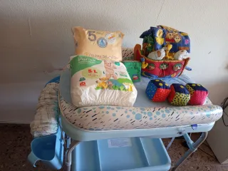 Cambiador Chicco + 51 pañales + juguetes