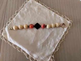 Bracciale artigianale corallo grezzo e onice.