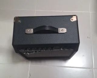 Amplificador Fender Frontman 15G