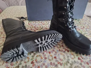 Botas Alpe Negras con cordones