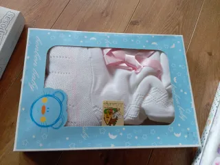 Lote Ropa Bebé: Toquilla, Toalla y Manta