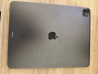 iPad Pro 12.9 256GB + Apple Pencil + Teclado