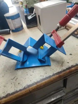 Soporte para esquinas de carpintería