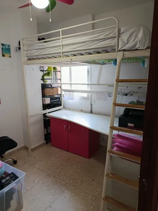 Litera escritorio Ikea blanca con colchón y somier