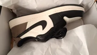 Jordan 1 Low Negro Mocha