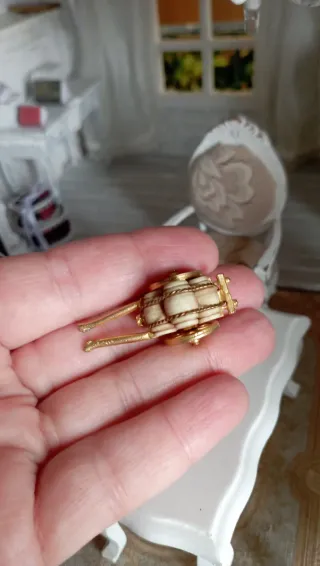 Carretto dorato miniatura 1:12 ruote funzionanti