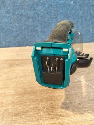 Makita Cortadora de césped y arbustos inalámbrica