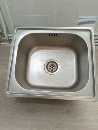 Fregadero de cocina metálico