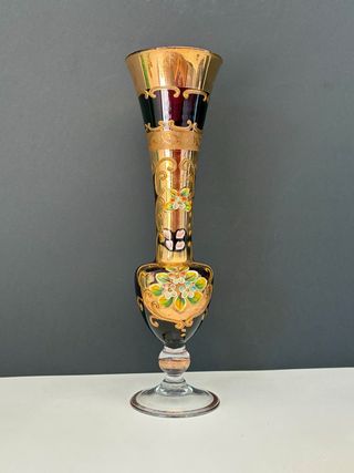 Jarrón de cristal morado y dorado