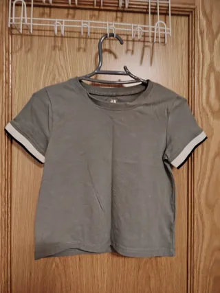 Camiseta Kiabi gris con estampado GRATEFUL