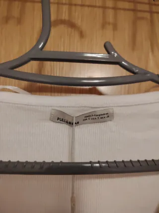 Camiseta Kiabi gris con estampado GRATEFUL