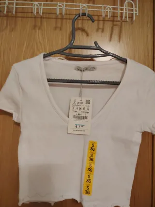 Camiseta Kiabi gris con estampado GRATEFUL