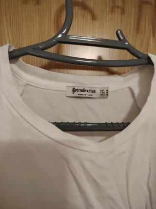 Camiseta Kiabi gris con estampado GRATEFUL