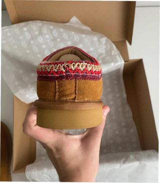UGG Talla 41 Marrón con Detalles