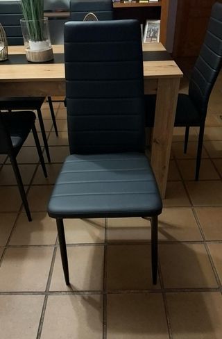 Mesa Comedor y 6 Sillas Negras