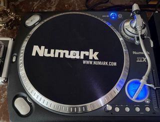 Coppia Giradischi Numark + Mixer Mixars