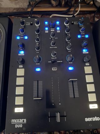 Coppia Giradischi Numark + Mixer Mixars