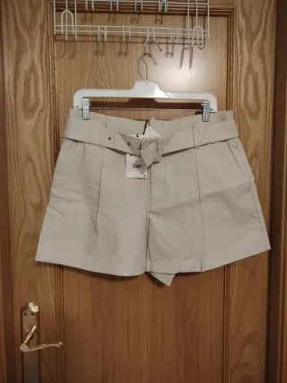 Pantalón corto de piel beige