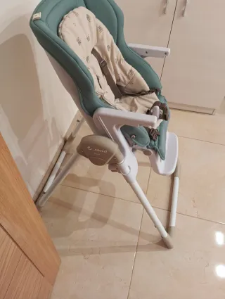 Trona de bebé color verde