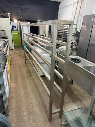 Estantería metálica de 4 niveles