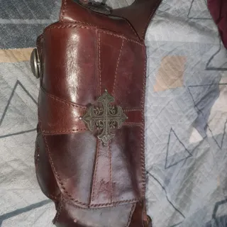 Riñonera de cuero estilo medieval