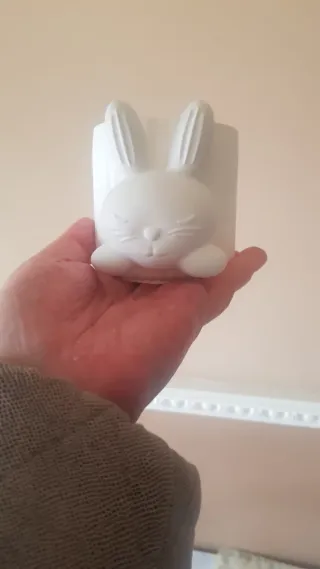 Vasetto in gesso con coniglietto Pasquale