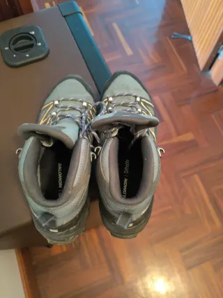 Botas Salomon Trekking Gris y Amarillo