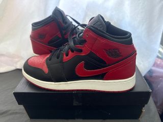 Zapatillas Air Jordan 1 Mid Rojo y Negro