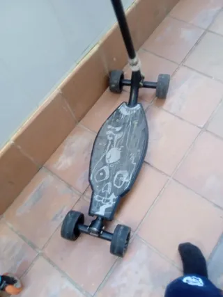 Patín de 4 ruedas con diseño