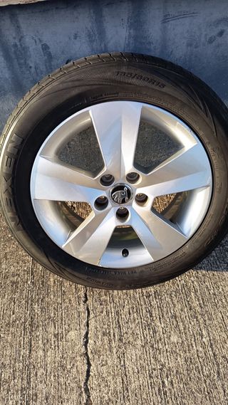 Juego 4 Llantas Aluminio y Ruedas