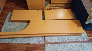 Estantería de madera color miel