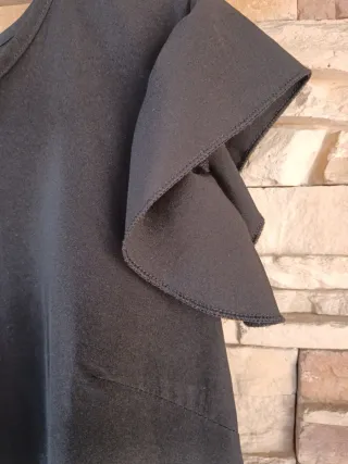 Blusa negra con lentejuelas plateadas