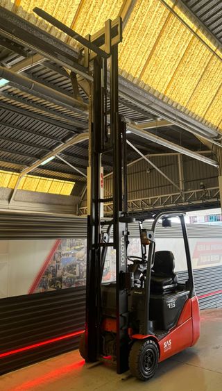 CARRETILLA ELEVADORA OCASION 1500 KG BATERÍA NUEVA