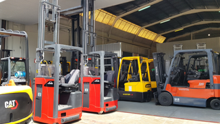 CARRETILLA ELEVADORA OCASION 1500 KG BATERÍA NUEVA