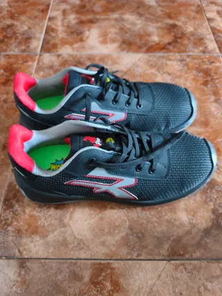 Zapatillas seguridad trabajo negras y rojas